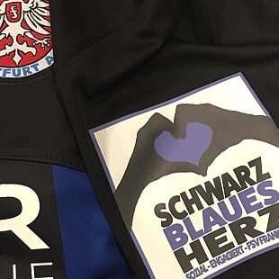 News 07.12.2018 - FSV belegt Trikotärmel mit CRS Initiative schwarzblaues Herz
