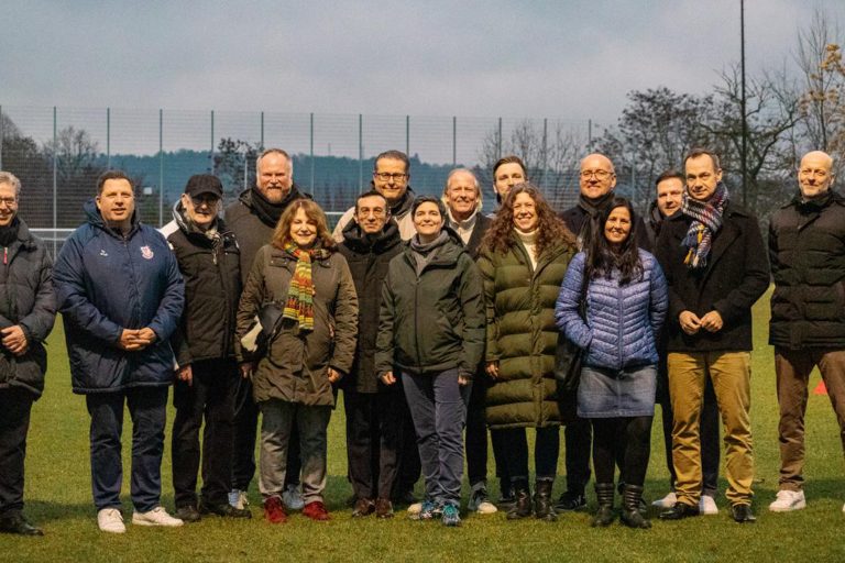Eröffnung-des-neuen-Naturrasenplatzes-am-Bornheimer-Hang